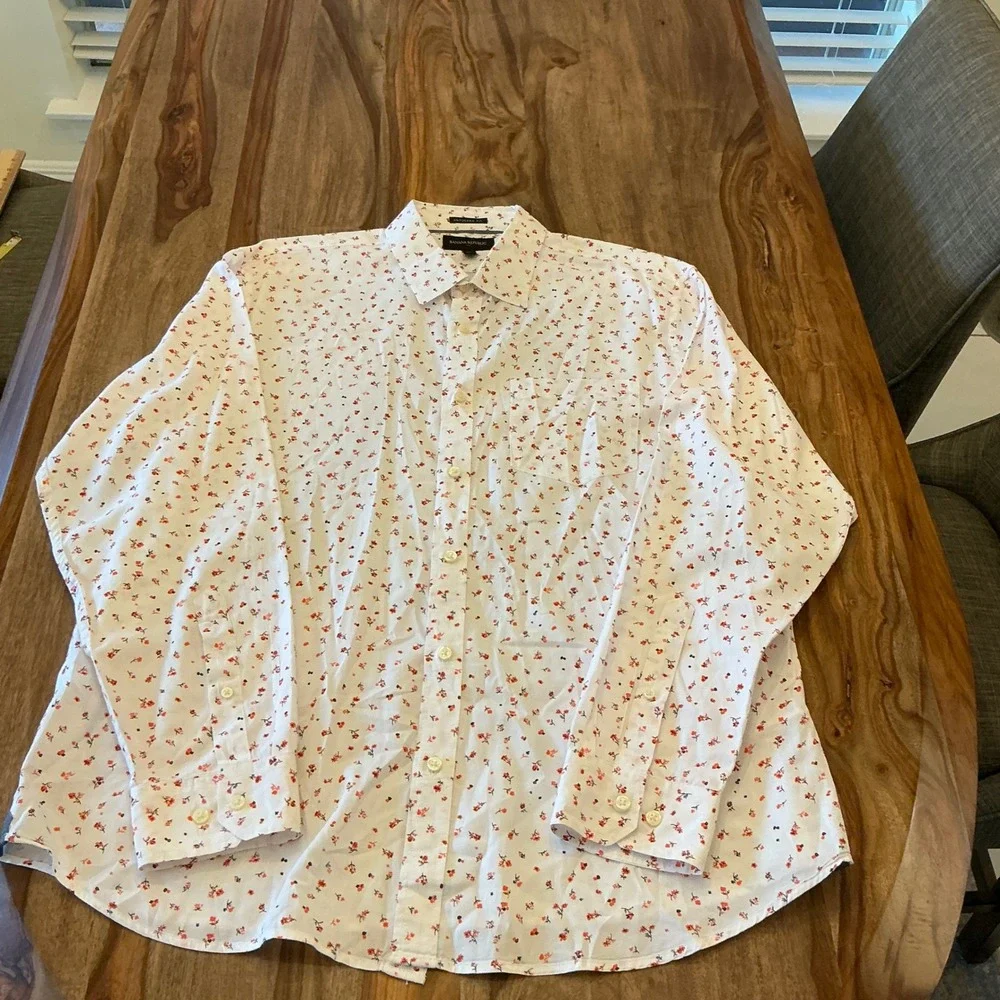 Banana Republic Mens XL Untucked Fit White Red Floral Cotton Button Down Shirt